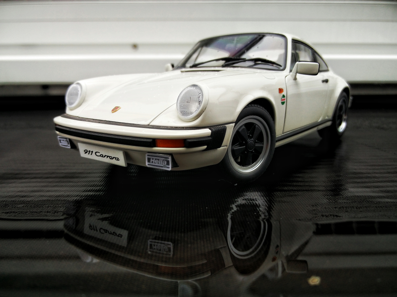 Illustration for article titled Carrera White Carrera 3.2 in the rain - Autoart 1:18